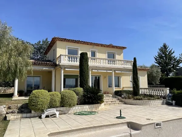 St Laurent du Var / Villa 172 m² / terrain 7356 m² / vue dégagée / piscine / calme absolu
