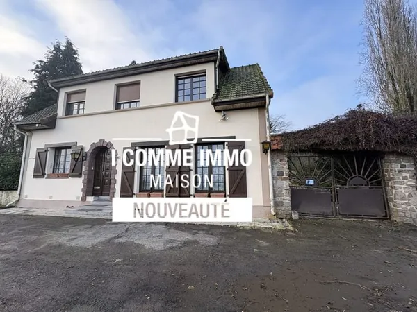 Maison avec dépendances et terrains zone UH