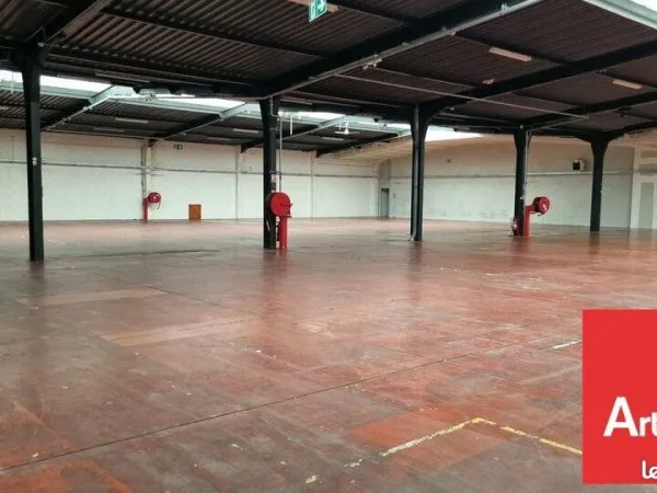 ENTREPOT - LOGISTIQUE 1458 m² POITIERS