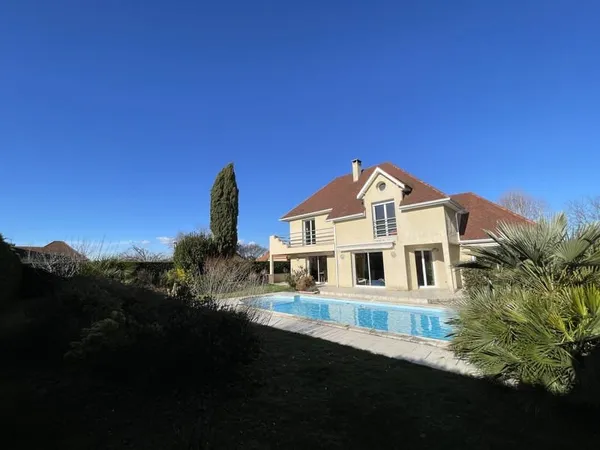 Maison 8 pièces 197 m2