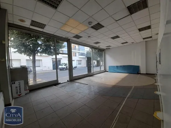 Local commercial 273 m²