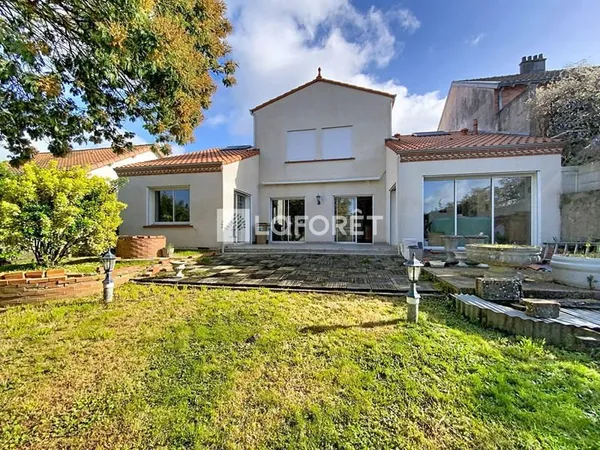 Maison Cholet 8 pièce(s) 177 m2