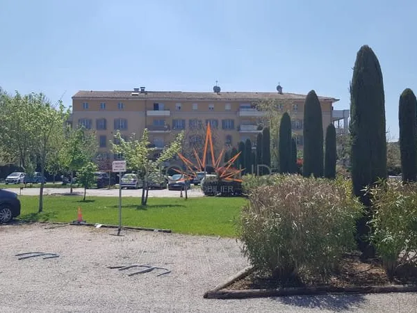 LOCATION T2 + TERRASSE + PARKING