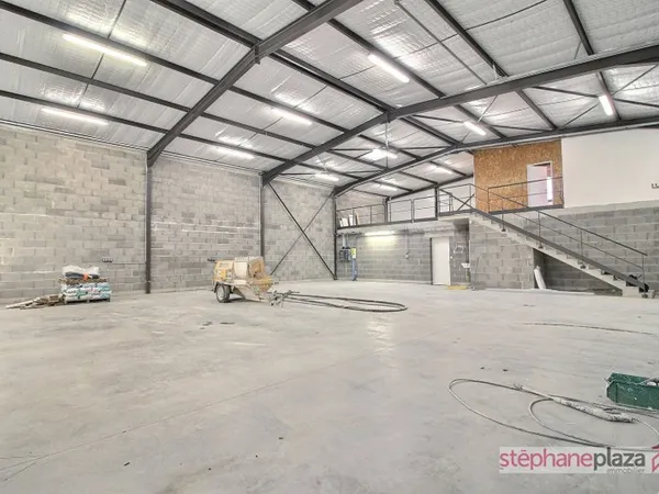 Local d'activité Saint Galmier 358m2 - dépot 225m2