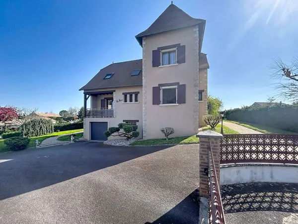 Maison familiale à vendre Cosnac 150.3 m2, Quartier recherché, Vue imprenable, Terrain arboré avec g