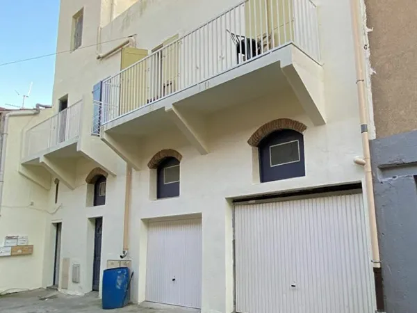 Immeuble avec 2 appartements loués et garages libres en rez-de-chaussée