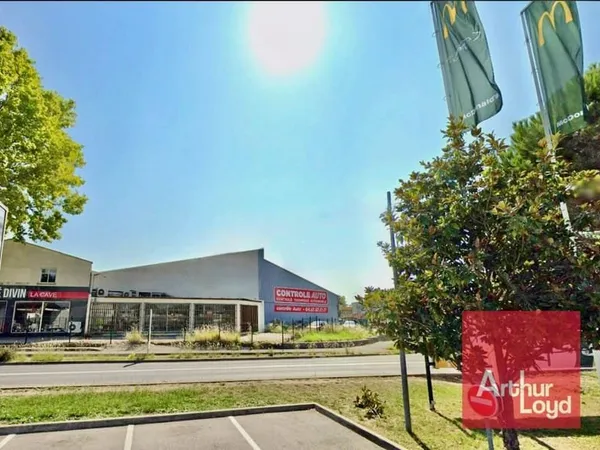 Local commercial 355 m²
