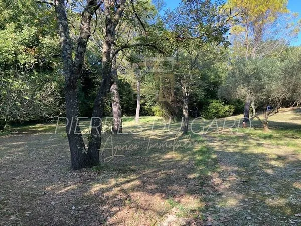 Terrain 640 m²
