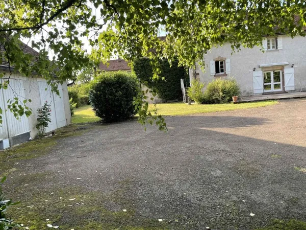 Une maison de caractère aux volumes généreux sur le secteur de Mélisey