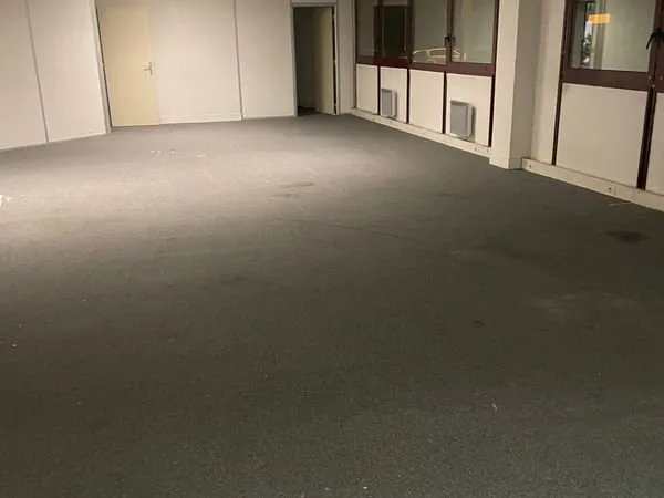 Local d'activité / stockage / entrepôt - 122 m²