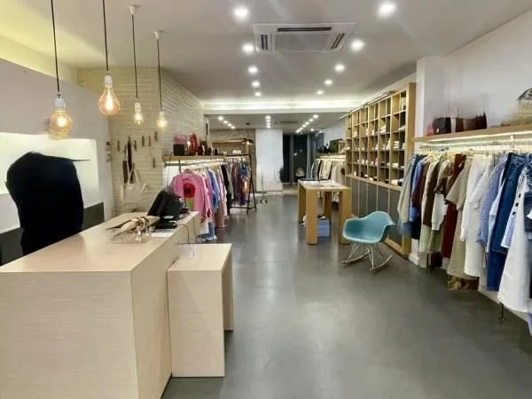 Local commercial 130 m²