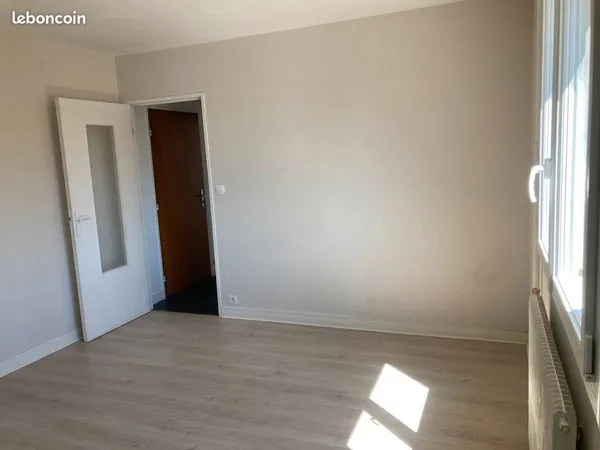 APPARTEMENT - 400 C.C. - 30m2 avec balcon