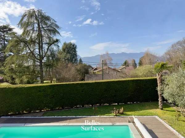 Superbe Villa Familiale avec Piscine et Jardin Paysager à Mo