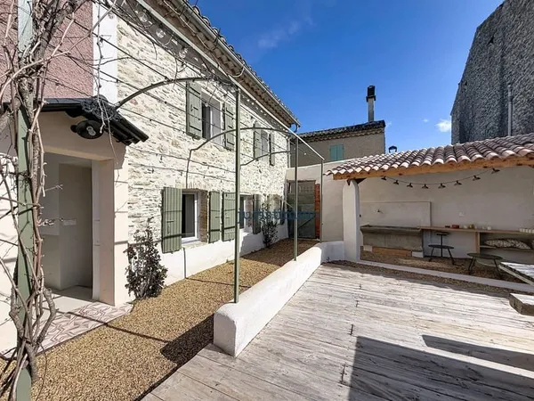 Mazet en pierre rénové avec piscine charme et rénovation c