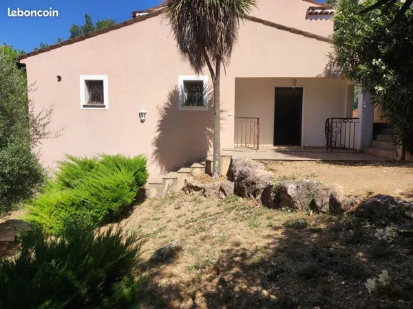 LORGUES, Grande maison avec un appartement de 77 m² habitable