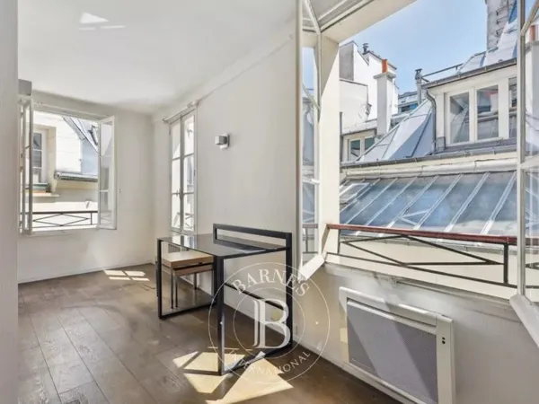 Paris 6 - Mazarine - Studio baigné de lumière et au calme absolu