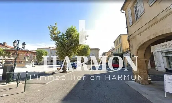 Harmon à vendre : Fond de commerce local commercial au centre ville de Mirande