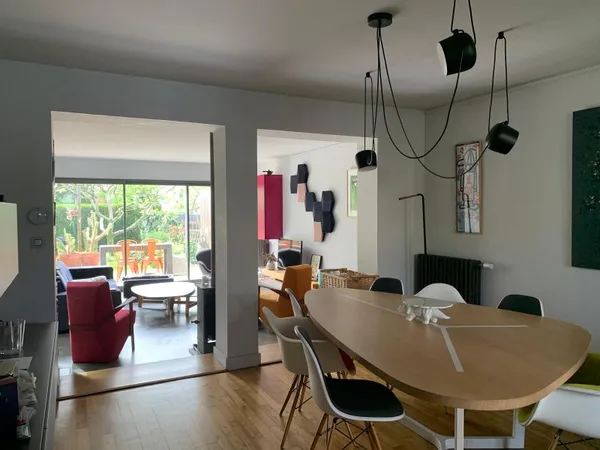 Vends maison beaux espaces de vie jardin clos