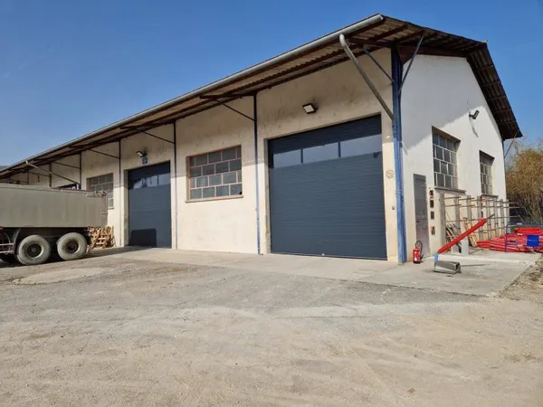 Local d'activité 450 m²