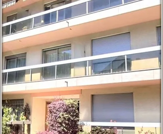 Appartement à vendre 4 pièces HYPER CENTRE. GARE A 4 mn a pied + 1 double box pour 2 voitures