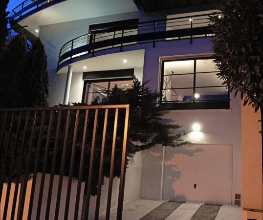Maison d'architecte d'exception, vue dominant sur la Vallée