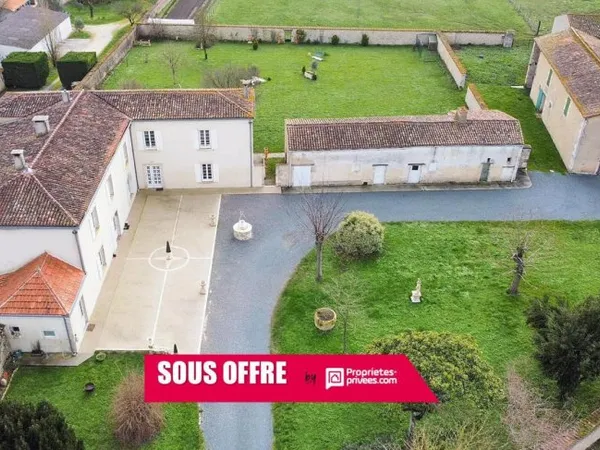 Demeure de prestige 10 pièces 335 m2 dépendances et parc 3735 m2