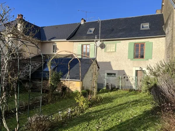 Charmante maison de village avec jardin, puits et garage