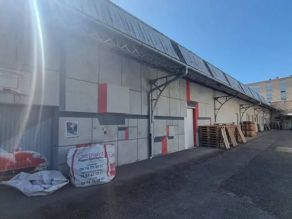 Local d'activité 400 m²