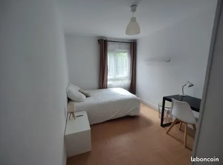Coloc - Chambre disponible Evry proche Gare