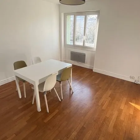 A vendre T3 55 m² Dijon état neuf, meublé, quartier fac / université