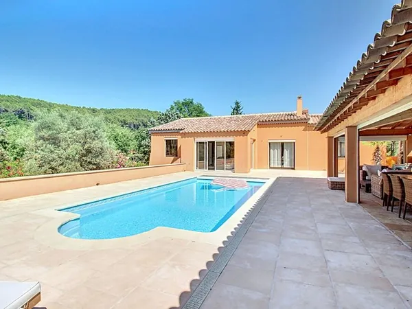 A VENDRE ! Villa Draguignan 7 pièces 160 m² sur un terrain de 5065 m² avec piscine