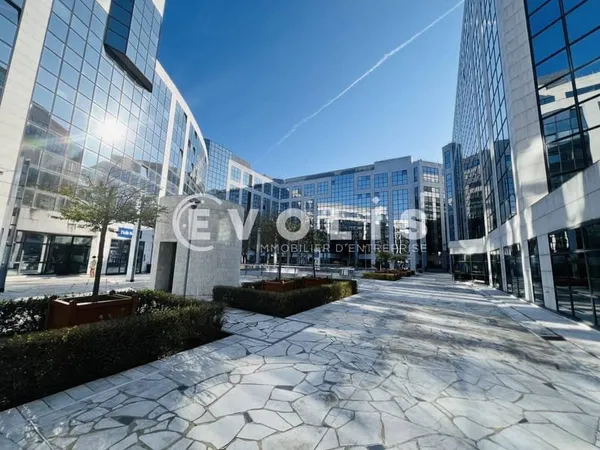 Bureaux 737 m²