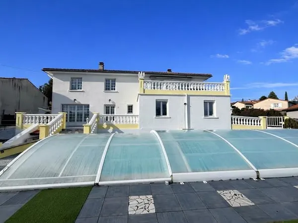Maison 8 pièces 240 m²