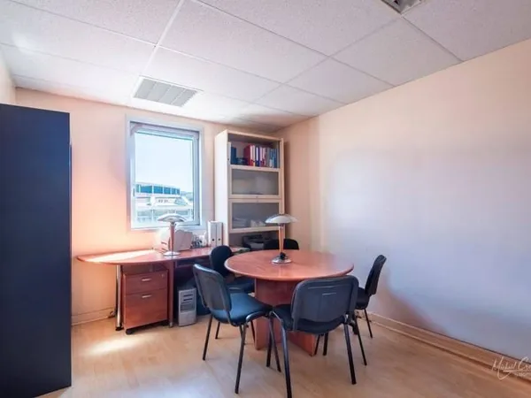 Bureau 47 m²