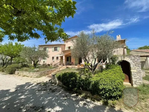 Une agréable Maison de 230,79 m² - 7 chambres - parcelle 1645 m² - TAVEL