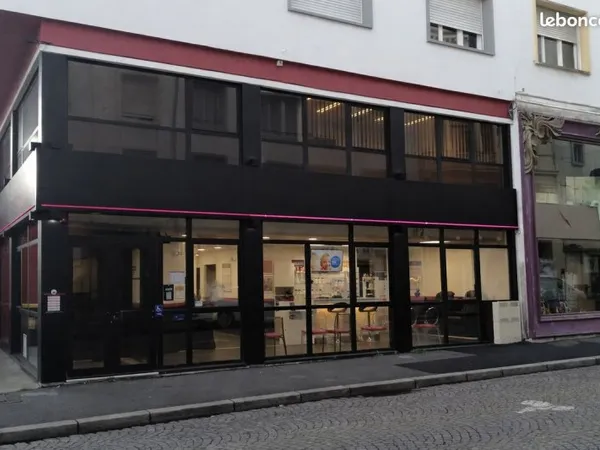 Local commercial 210 m² - idéal coworking / bureaux / médical - lumineux + vitrine