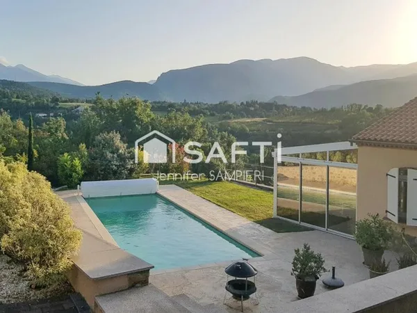 Villa vue exceptionnelle - piscine jardin parkings