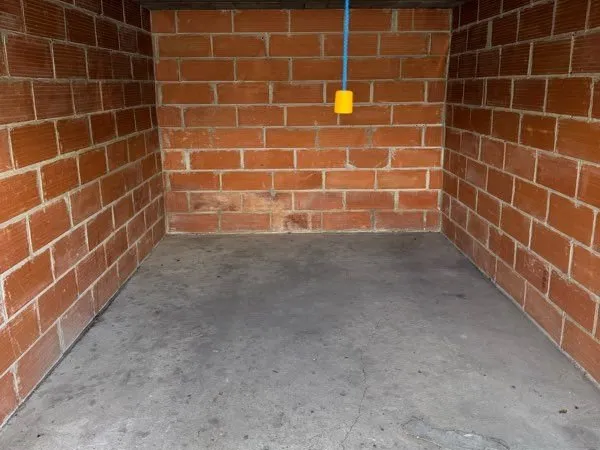 Garage box fermé à louer - sécurisé