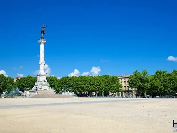 BORDEAUX- PLACE DES QUINCONCES- LOCAL COMMERCIAL 156M² REVENU LOCATIF 68.000€ !