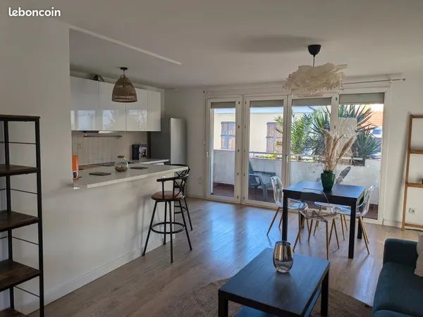 Appartement 2 pièces de 52 m² avec terrasse, cave et parking - Bagnolet
