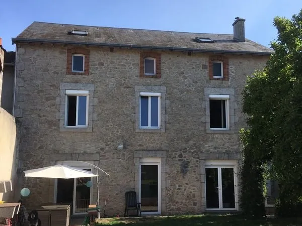 Grande maison en pierre rénovée