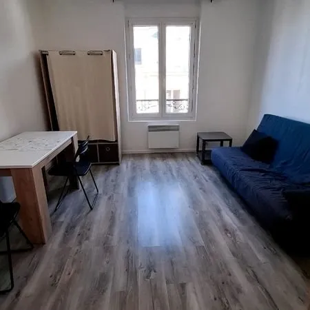 Jolie Studio meublé centre Ville REIMS