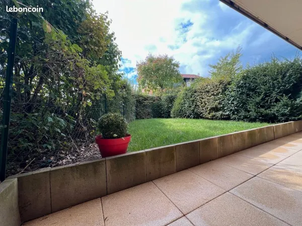 Valleiry (74520) - Superbe appartement T4 de 82m2 avec Terrasse et jardin dans résidence à deux pas 