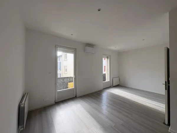 APPARTEMENT RENOVE TYPE 2 EN CENTRE VILLE CASTELNAUDARY