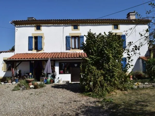 Belle Maison avec Gite Et Piscine Chauffée