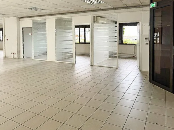Bureaux 651 m²