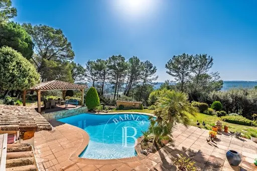 Maison 8 pièces 206 m²