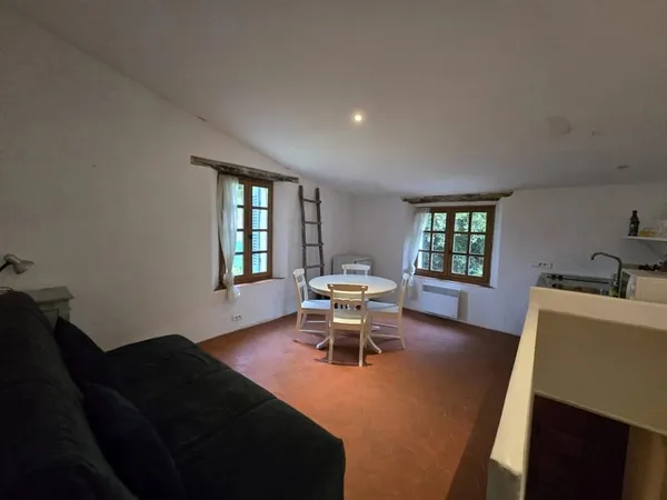 Entrecasteaux maison de village 2 chambres