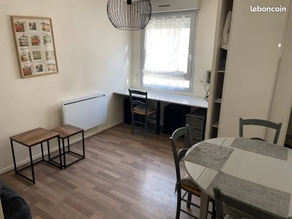 Studio meublé 19m2 Lyon 7e piscine du rhône