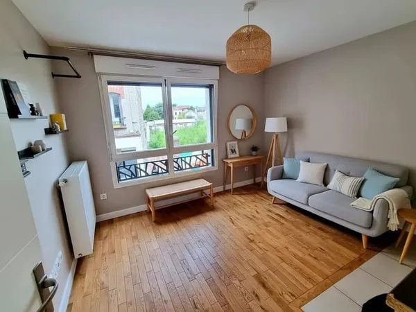 Studio à 100m² T2